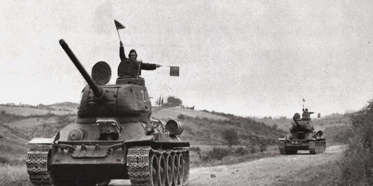 “Anija ‘Petrovski’ e regjistruar në BRSS, gjatë lundrimit ndaloi në Durrës mes datave 10 dhe 15 janar 1952, ku shkarkoi 12 tanke të një tipi të ri, që ngjanin me modelin T-34…”/ Dokumentet sekrete të CIA-s