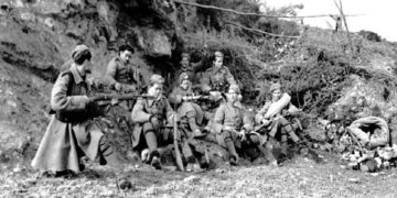 “Armët për komunistët grekë vijnë në mënyrë klandestine nga uzinat në Brescia dhe dërgohen në jug të Italisë e, më pas me barka në Shqipëri, duke kaluar nga…”/ Zbulohen dokumentet sekrete të CIA-s