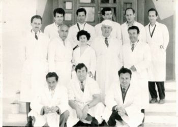 “Dr. Fejzi Hoxha para Shoqërisë Shqiptaro-Sovjetike më 26 maj, tha se aplikimi i metodave sovjetike mjekësore në spitalin e Tiranës, ka bërë të mundur që…”/ Libri i Nikolali Shmelev, “Novaja Albanija” Moskë 1951