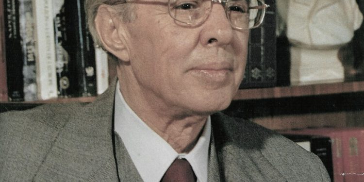 “Në dhjetor 1942, në një deklaratë të veçantë mbi pavarësinë e Shqipërisë, qeveria sovjetike theksoi se; BRSS-ja, nuk i njeh pretendimet italiane mbi…”/ Libri i Nikolali Shmelev, “Novaja Albanija” Moskë 1951