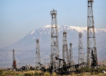 “Ne i përcollëm kolegët sovjetikë me buqeta lulesh deri në aeroport dhe ata na porositnin rreth vazhdimit të punimeve, pasi ishin të apasionuar dhe nafta…”/ Dëshmia e rrallë e gjeologut të njohur