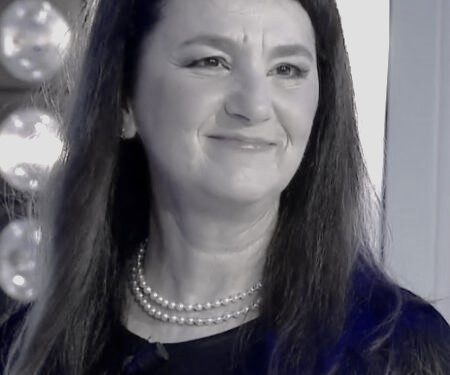 “Kur binte shi dhe njerëzit mbylleshin në shtëpi, nga lagjja e ‘Tiranës së Re’, ai dilte për dore me nusen e re 17 vjeçare duke bredhur rrugëve dhe nën errësirën e pishave të Teatrit…”/ Historia e trishtë e aktorit të famshëm