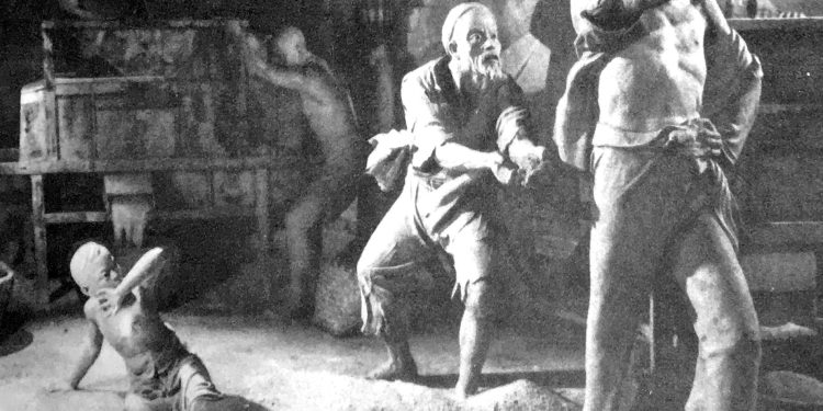 “Gjatë përurimit të ekspozitës, Enver Hoxha takoi edhe dy artistët kinezë që e shoqëronin atë, piktorin Lao Çun Pin dhe skulptorin Çan Su In, por ata nuk ishin autorët…”/ Dëshmia e Kujtim Buzës