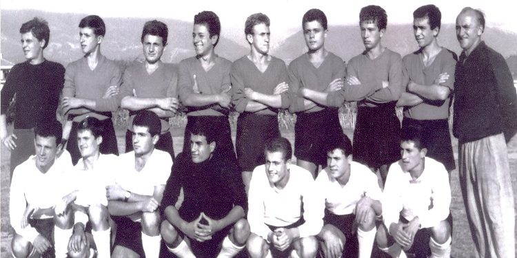 “Për ndeshjen me ‘Ajaksin’ bëra një palë doreza me peliçeri, i vesha me plastiket e raketave të ping-pongut, por kur më pa portieri holandez…”/ Dëshmia e rrallë e ish-“gardianit” të portës së “17 Nëntorit”