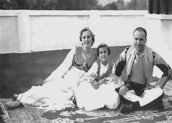 “Me pelerinën hedhur supeve të mëdha e të bardha si pulëbardhat e Riminit, bukuria e saj më verbonte, më e bukura e të gjitha bejlereshave që kam parë…”/ Historia e panjohur e së bijës së Naim Frashërit