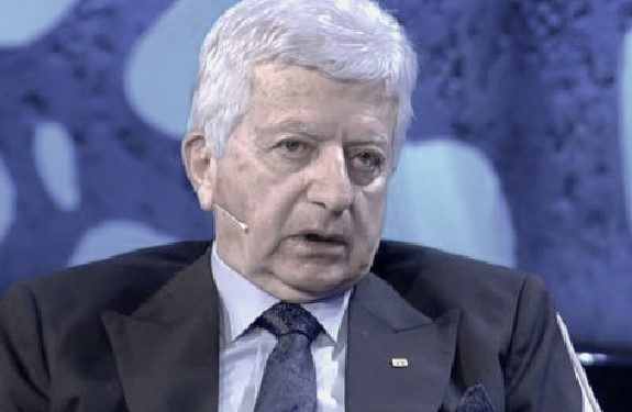 “Pas ndeshjes, një futbollist i Laçit bëri një gjest antisportiv, kurse tifozët nga Laçi hodhën në fushë granatë tip ‘Fik’, të dy u ndaluan nga policia…”/ Raporti i Mehdi Bushatit, për trazirat në Pukë. prill ‘87