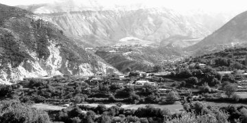 “Mehmet Shehu e Hysni Kapo, me forcat që komandonin, filluan veprimet luftarake me sulmin ndaj Dukatit…”/ Historia e panjohur e masakrës ndaj fshatit “Ballist” në nëntor ’43, e njohur si “Nata e Shën-Bartolomeut”