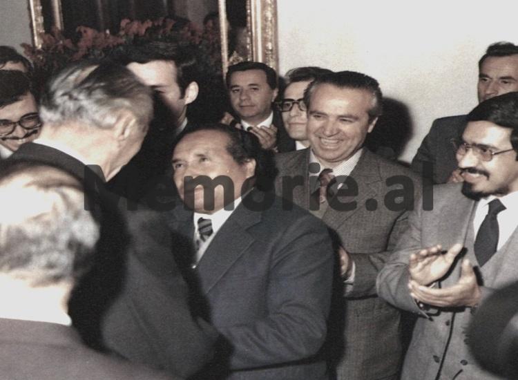 Zbulohen dokumentet “tepër sekrete” të ish-Komitetit Qendror të PPSH-së: Si akordoi Ramiz Alia dhe Foto Çami rreth 5 milionë dollar, në vitet 1986-1991…?! Emrat që përfituan dhe at