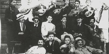 “Nga pema gjenealogjike me të parin e fisit Hoxha, Kol Gjonin, deri te dy djemtë, Iliri me Sokolin…”/ Zbulohen 3 biografitë e Enver Hoxhës në fondin e tij personal, të shkruara deri në 1969-ën, që s’u publikuan kurrë…!