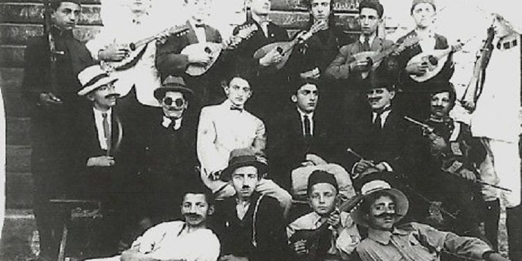 “Nga pema gjenealogjike me të parin e fisit Hoxha, Kol Gjonin, deri te dy djemtë, Iliri me Sokolin…”/ Zbulohen 3 biografitë e Enver Hoxhës në fondin e tij personal, të shkruara deri në 1969-ën, që s’u publikuan kurrë…!