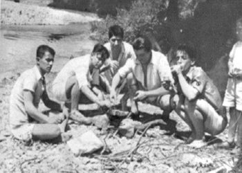 “Nga pema gjenealogjike me të parin e fisit Hoxha, Kol Gjonin, deri te dy djemtë, Iliri me Sokolin…”/ Zbulohen 3 biografitë e Enver Hoxhës në fondin e tij personal, të shkruara deri në 1969-ën, që s’u publikuan kurrë…!