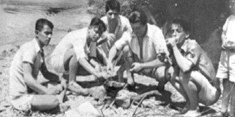 “Nga pema gjenealogjike me të parin e fisit Hoxha, Kol Gjonin, deri te dy djemtë, Iliri me Sokolin…”/ Zbulohen 3 biografitë e Enver Hoxhës në fondin e tij personal, të shkruara deri në 1969-ën, që s’u publikuan kurrë…!
