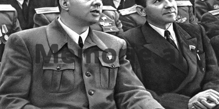 “Balluku ishte i paaftë t’u jepte një përgjigje delegatëve, prandaj telefonoi Enver Hoxhën e Mehmet Shehun dhe u tha të ktheheshin menjëherë në Tiranë, pasi…”/ Dokumentet sekrete të CIA-s