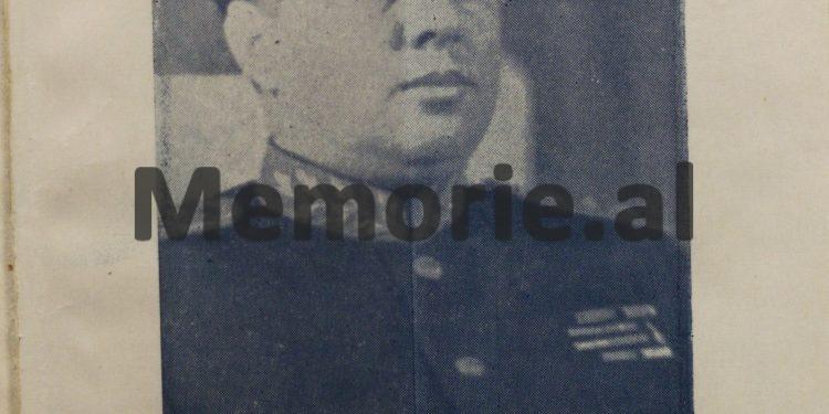 “Nga pema gjenealogjike me të parin e fisit Hoxha, Kol Gjonin, deri te dy djemtë, Iliri me Sokolin…”/ Zbulohen 3 biografitë e Enver Hoxhës në fondin e tij personal, të shkruara deri në 1969-ën, që s’u publikuan kurrë…!