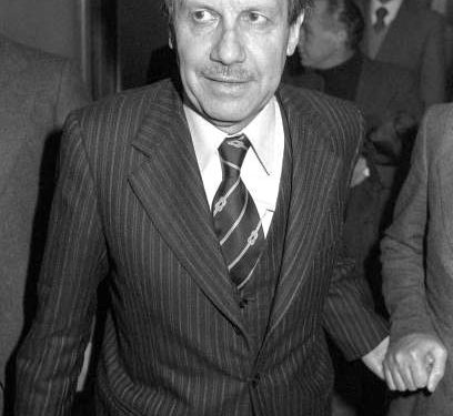 “Në takimin e Sofo Lazrit me Flaminio Piccoli-t më 1 shkurt ‘89, në një hotel pranë Vatikanit, u ra dakort për largimin e familjes Popa, por dy ditë para nisjes…”/ Kujtimet e ambasadorit Dashnor Dervishi