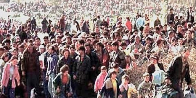 Hebrenjtë e kanë ngritur në pelegrinazh holokaustin e tyre në Aushvic dhe i detyrojnë të gjithë politikanët e botës të përkulen aty, kurse shqiptarët e Kosovës, janë kaq të shkujdesur ndaj të kaluarës së tyre?!