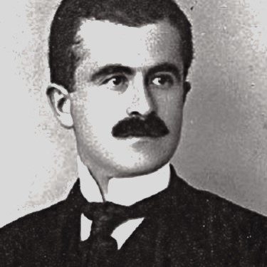 “Vasil Gjymyshana nga Berati tregonte; Enveri është sjellë ndaj meje si prind, përzemërsia dhe dashuria e madhe që tregonte për mua, shtëpinë e tij e kisha si…”/ Biografia e panjohur e Enver Hoxhës e 1969