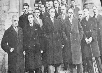 “Në Korçë, në fillim, Enveri banoi në shtëpinë e familjes Belba dhe të pak kohë në shtëpinë e profesorit francez, Andrea Brezho, më pas ai banoi në…”/ Biografia e panjohur e Enver Hoxhës, e vitit 1969