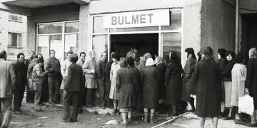 “Tirana është prishur me Bashkimin Sovjetik në 1961-in dhe Stalini tashmë dënohet si diktator në BRSS, ndërsa në Shqipëri ai është ende pjesë e …”/ Gazeta “New York Times”, qershor, 1988