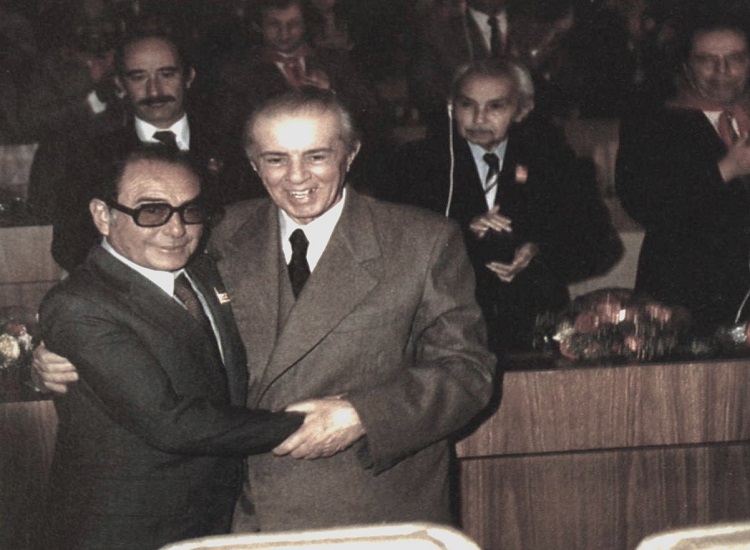 “Nga Fondi i Solidaritetit që ka Sekretariati i Komitetit Qendror për vitin 1989, të vihet në dispozicion për nevoja të partive marksiste-leniniste, një shumë…”/ Urdhri sekret i Ra