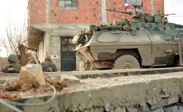 “Për trimërinë dhe guximin e treguar në ‘vrasjen dhe masakrimin e mijëra shqiptarëve në Kosovë’, kryekrimineli Millosheviç, u dha ‘Urdhrin e Trimërisë’ …”/ Refleksionet e publicistit të njohur