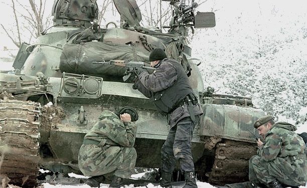 “Për trimërinë dhe guximin e treguar në ‘vrasjen dhe masakrimin e mijëra shqiptarëve në Kosovë’, kryekrimineli Millosheviç, u dha ‘Urdhrin e Trimërisë’ …”/ Refleksionet e publicistit të njohur